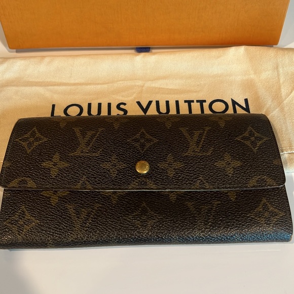 Louis Vuitton Sarah Wallet ONLY, no box or dust bag - Picture 2 of 12
